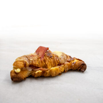 pastisseria salada croissant pernil salat i brie